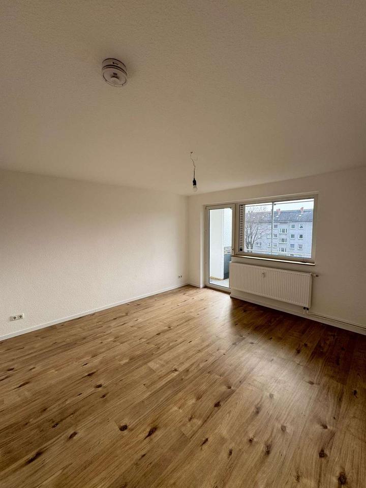 Thumbnail-Neu renovierte 3 Zimmer Wohnung in ruhiger Lage