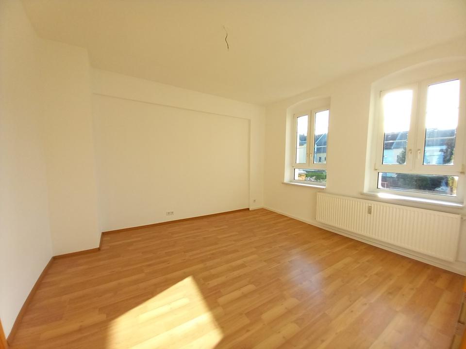 Thumbnail-Lichtdurchflutete 4-Zimmer Wohnung im ersten OG nahe Simmel in Glauchau