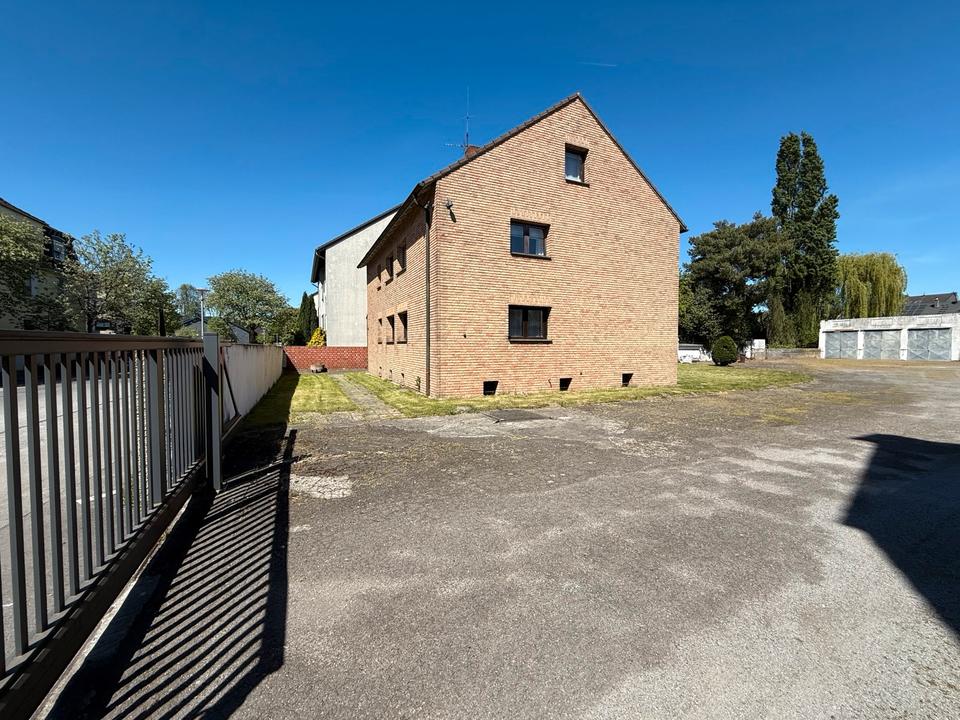 Thumbnail-Freistehendes Einfamilienhaus mit Garten, Garage u. Stellplatz