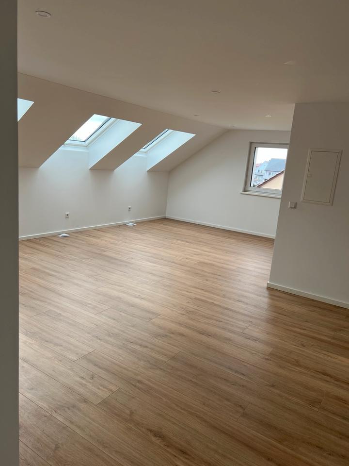 Thumbnail-ERSTBEZUG nach Sanierung ✨3-Zi-Dachgeschoss-Traum in Oettingen