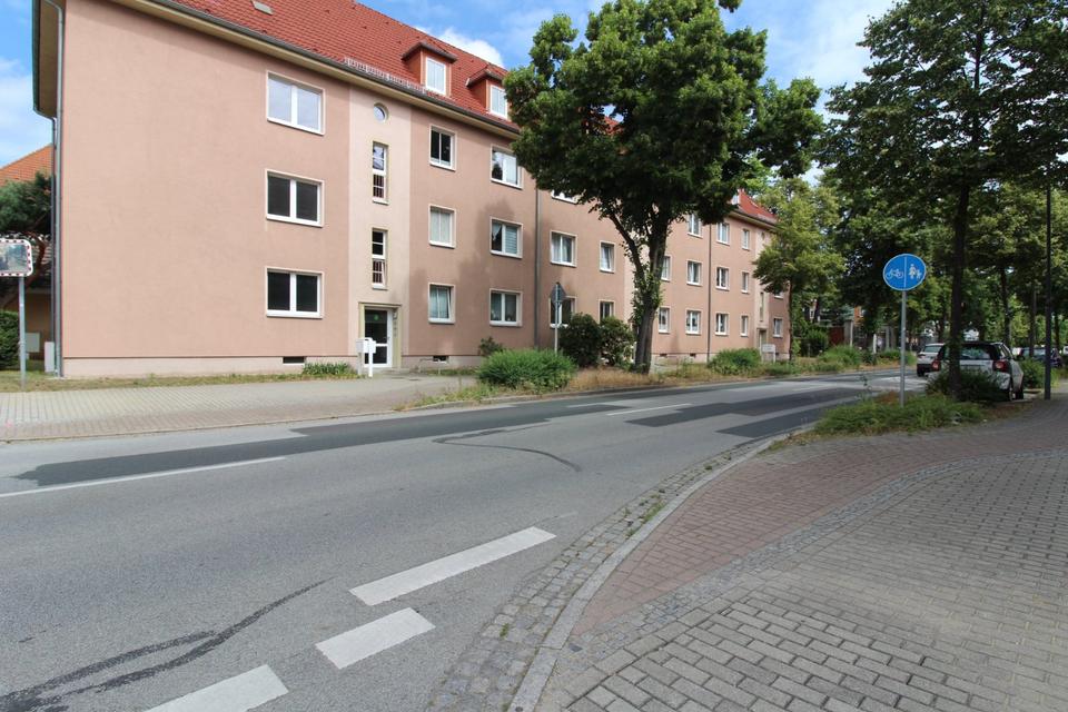 Thumbnail-Kleine Erdgeschosswohnung in zentraler Lage ab April zu vermieten!