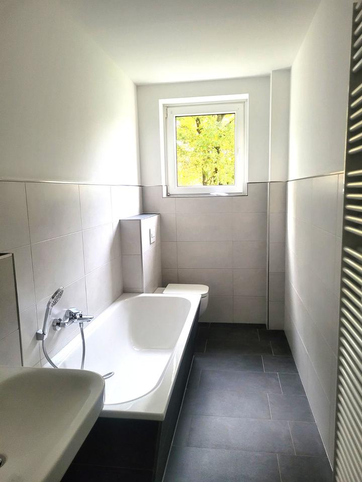 Thumbnail-WIR SANIEREN! Attraktive 3-Raum-Wohnung mit Balkon - VO613