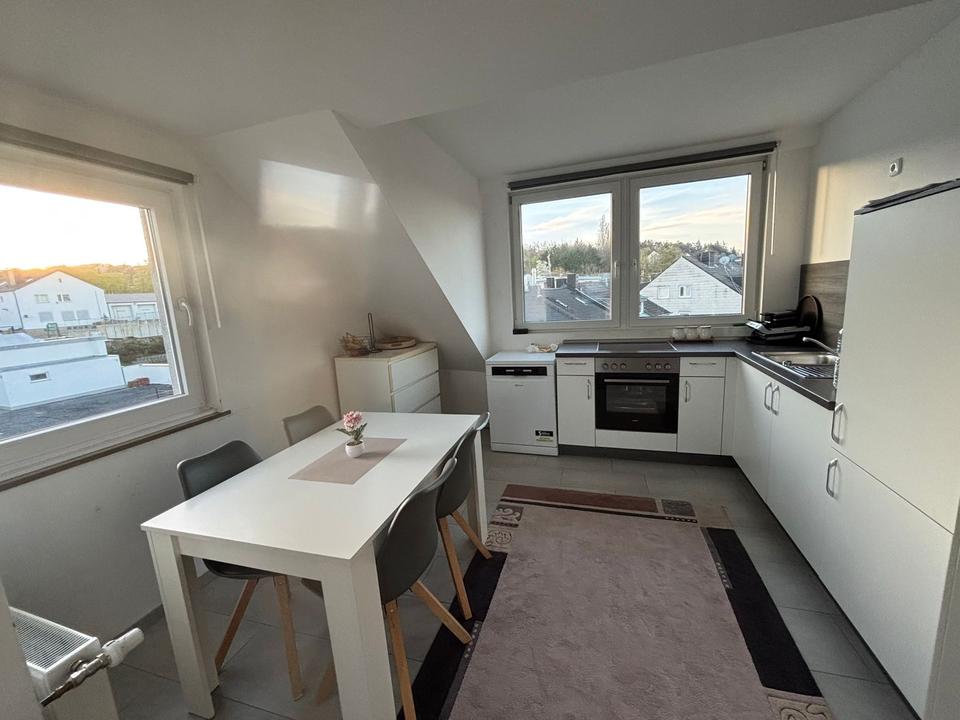 Thumbnail-Gemütliche Dachgeschosswohnung zu vermieten – teilmöbliert