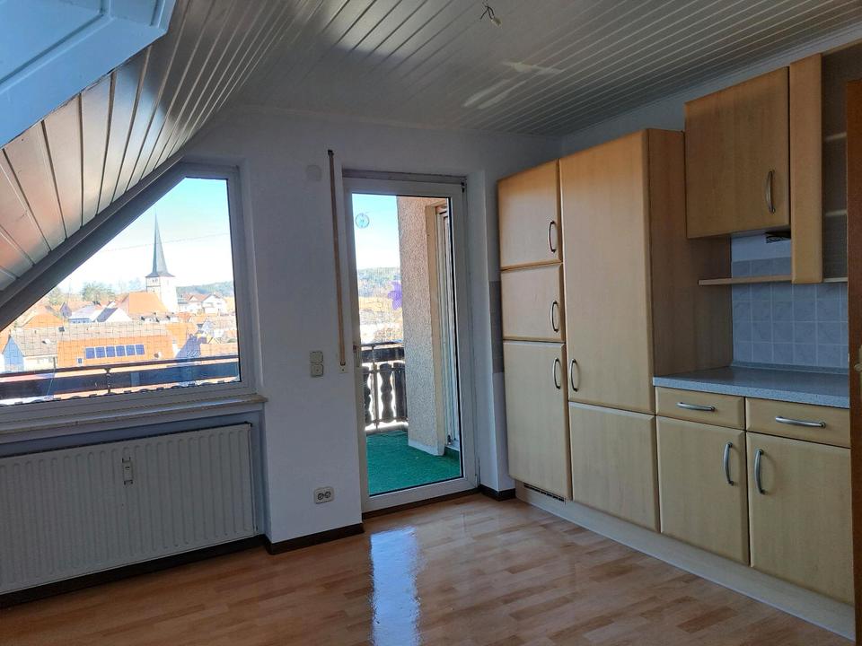Thumbnail-Schöne helle 3 Zimmer Dachwohnung 82 qm Bischofsheim Wegfurt
