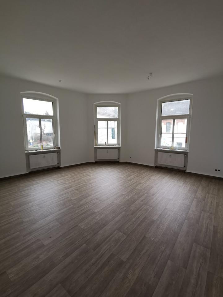 Thumbnail-Attraktive 2-Zimmer Wohnung im 1. OG mit Einbauküche