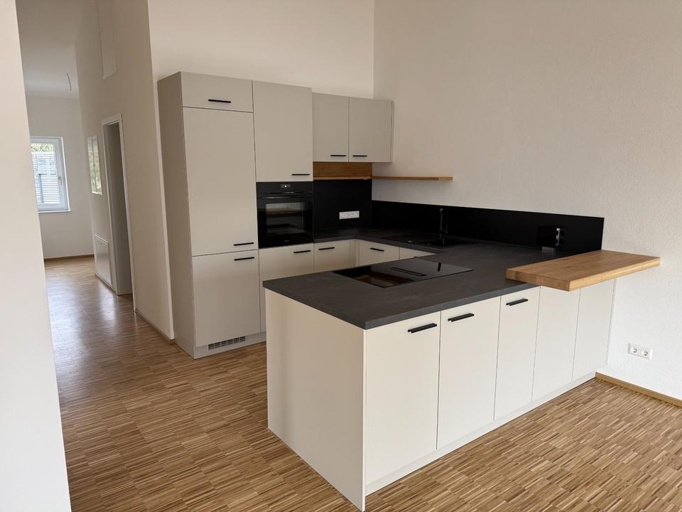 Thumbnail-Erstbezug - Hochwertige 3 Zimmer DG Wohnung Balkon Stellplätzen