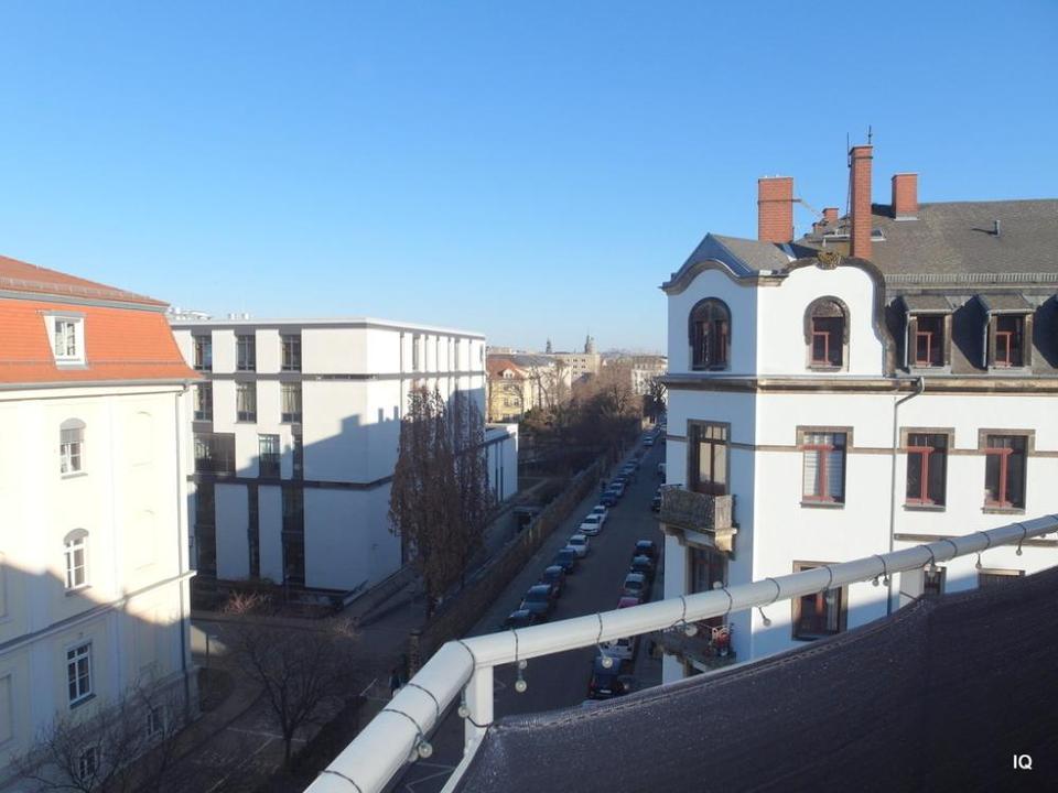 Thumbnail-Maisonettewohnung mit Dachterrasse, Einbauküche, Laminat, Badewanne und Tiefgaragenstellplatz