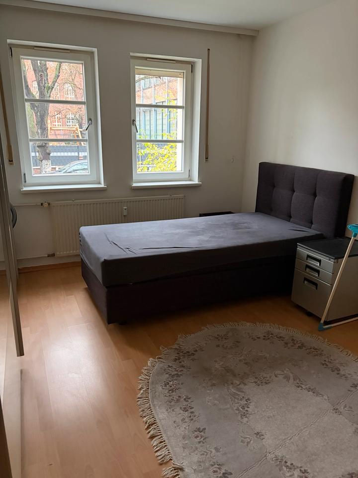 Thumbnail-Großes Zimmer in zweier Wohngemeinschaft