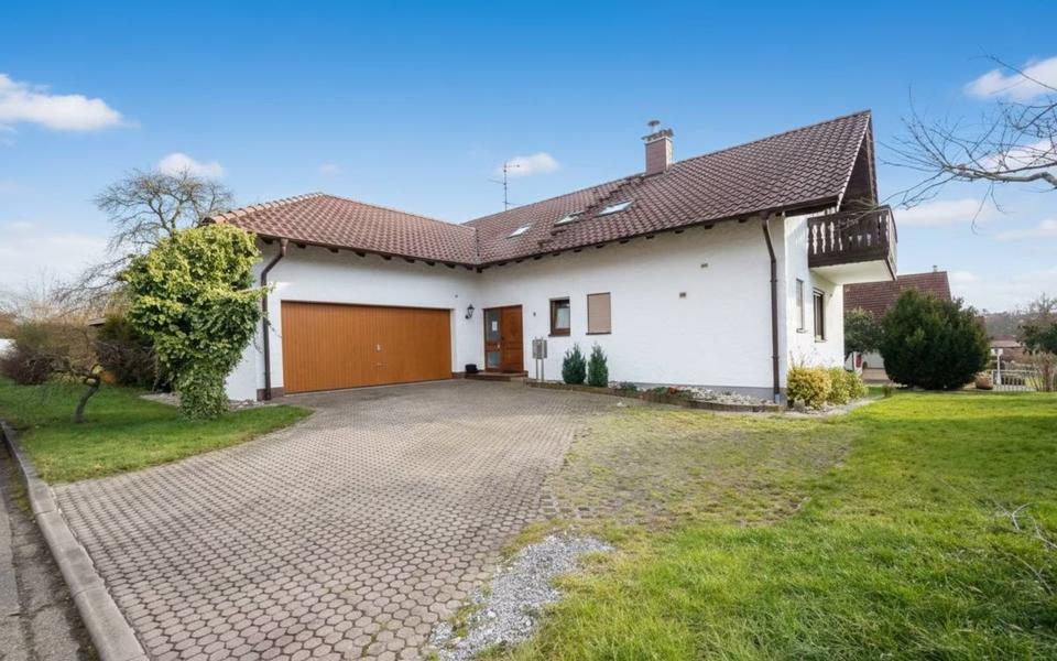 Thumbnail-Schöne 2-Zimmer Wohnung mit modernem Bad, Einbauküche, Stellplatz