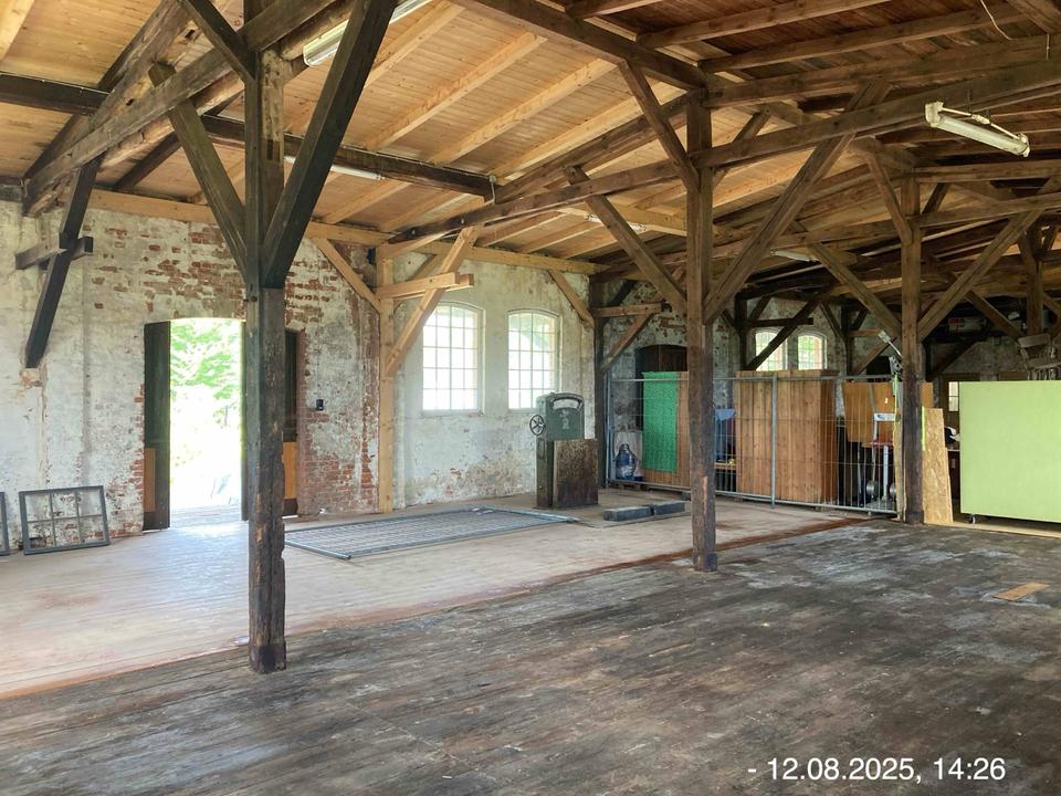 Thumbnail-Halle, Lagerraum mit Anfahrrampe