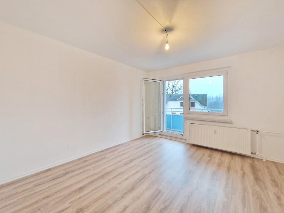 Thumbnail-Wir renovieren - 3-Zimmer-Wohnung in Chemnitz Morgenleite!