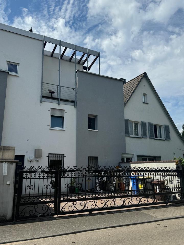 Thumbnail-Stilvolle Doppelhaushälfte mit Dachterrasse