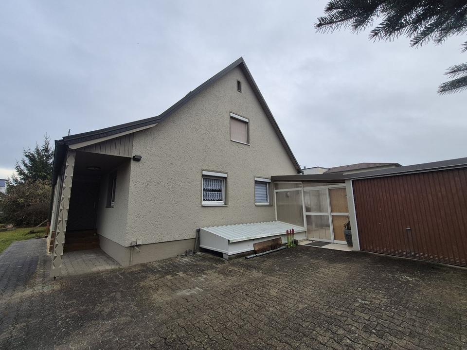 Thumbnail-Haus mit Garage und Gartenanteil zu vermieten