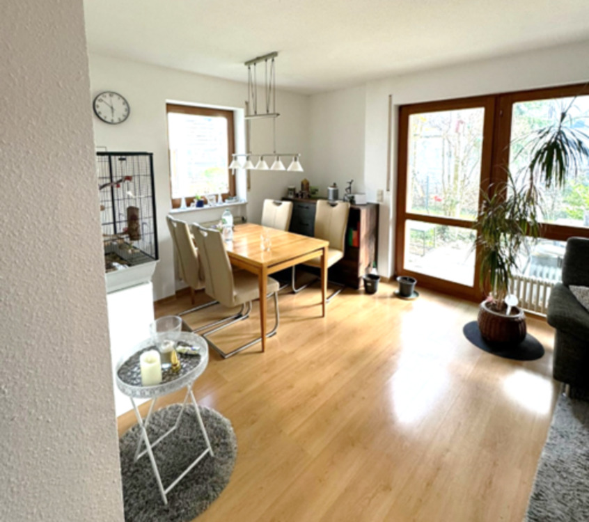 Thumbnail-Schöne 2,5 Zi-Erdgeschoßwohnung mit Südterrasse und TG