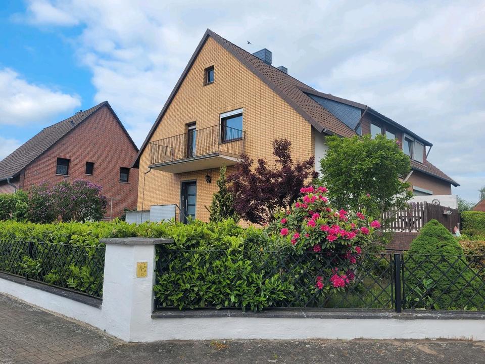 Thumbnail-Zum Verkauf: Zweifamilienhaus in Burgwedel-Wettmar