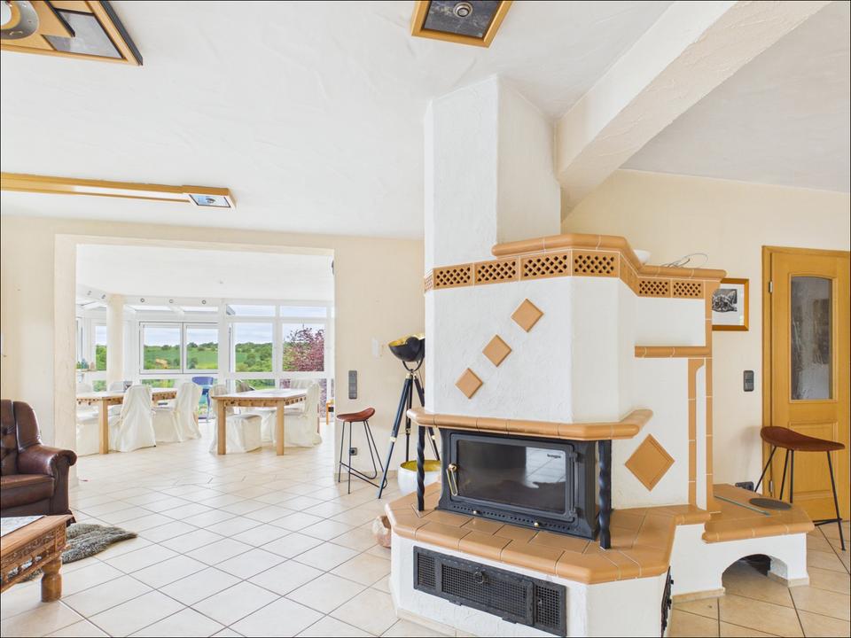 Thumbnail-Großzügiges EFH mit Einliegerwohnung in ruhiger Lage am Fuße des Kahlgrundes