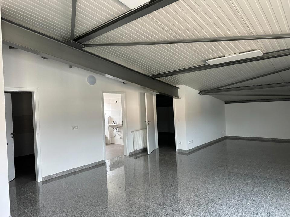 Thumbnail-Büro mit Lagerraum