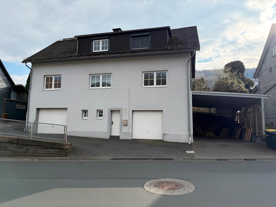 Thumbnail-Zweifamilienhaus mit viel Platz, Garten und Carport