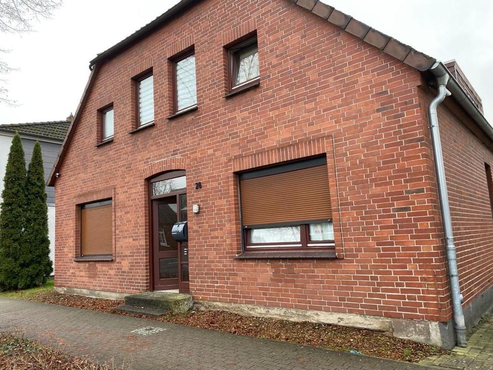 Thumbnail-3 Familienhaus mit 2 Garagen