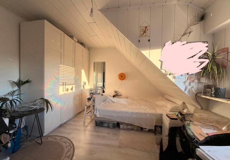 Thumbnail-Helles zentrales Mädels WG Zimmer (15qm) mit eigenem Waschbecken