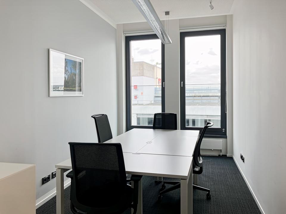 Thumbnail-Privater Büroraum für 5 Person in Regus HAMBURG, Altona