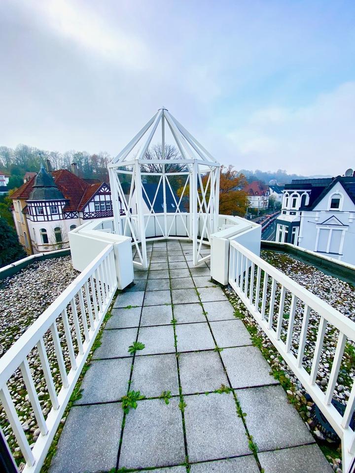 Thumbnail-Luxus - Maisonettewohnung mit EBK, 2 Balkonen und Dachterrasse mit Sparrenburgblick