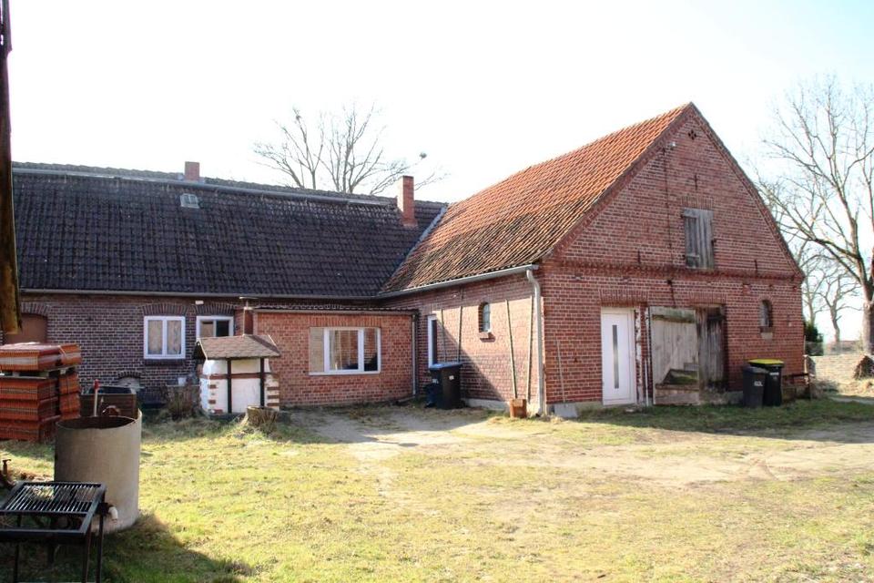 Thumbnail-Charmantes Einfamilienhaus mit großem Grundstück zu verkaufen