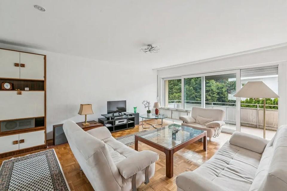 Thumbnail-Großzügige 2-Zimmer-Wohnung mit Balkon in begehrter Lage von Ober