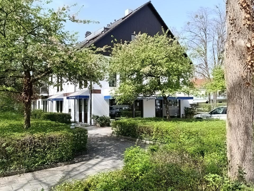 Thumbnail-Büro Praxis Kanzlei - individuelle Mischung von Stadt und Natur