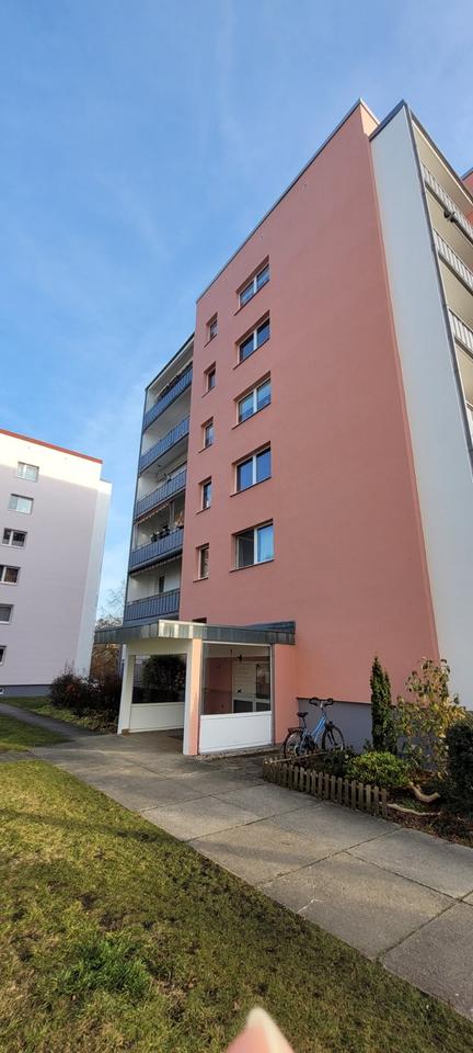 Thumbnail-Geräumige 2 Zimmer Wohnung mit Balkon zu vermieten