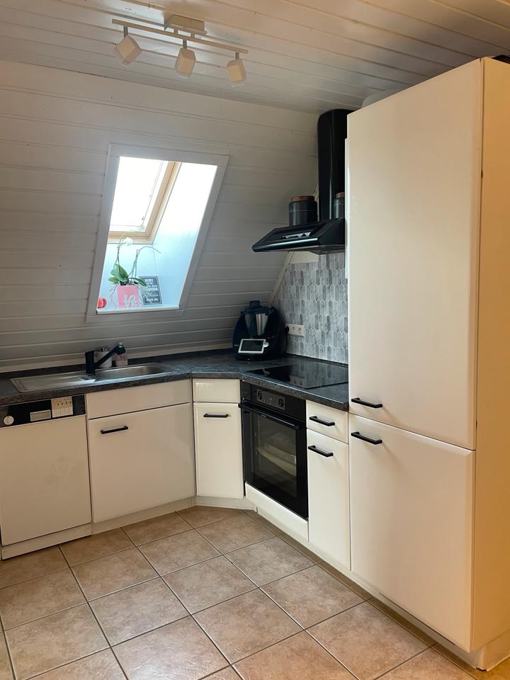 Thumbnail-2-Zimmer-Wohnung mit EBK im Dachgeschoss