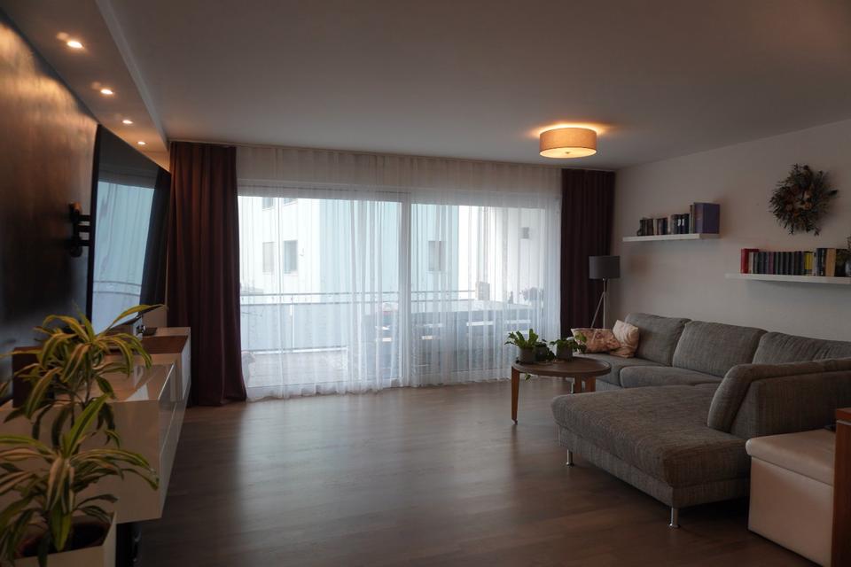 Thumbnail-Hochwertig möblierte 3-Zimmer-Wohnung mit großem Balkon & TG