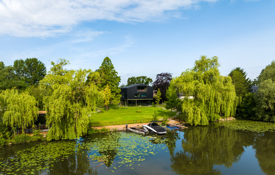 Thumbnail-Elbvilla Wassergrundstück Hamburg Stadtvilla am Wasser Luxus