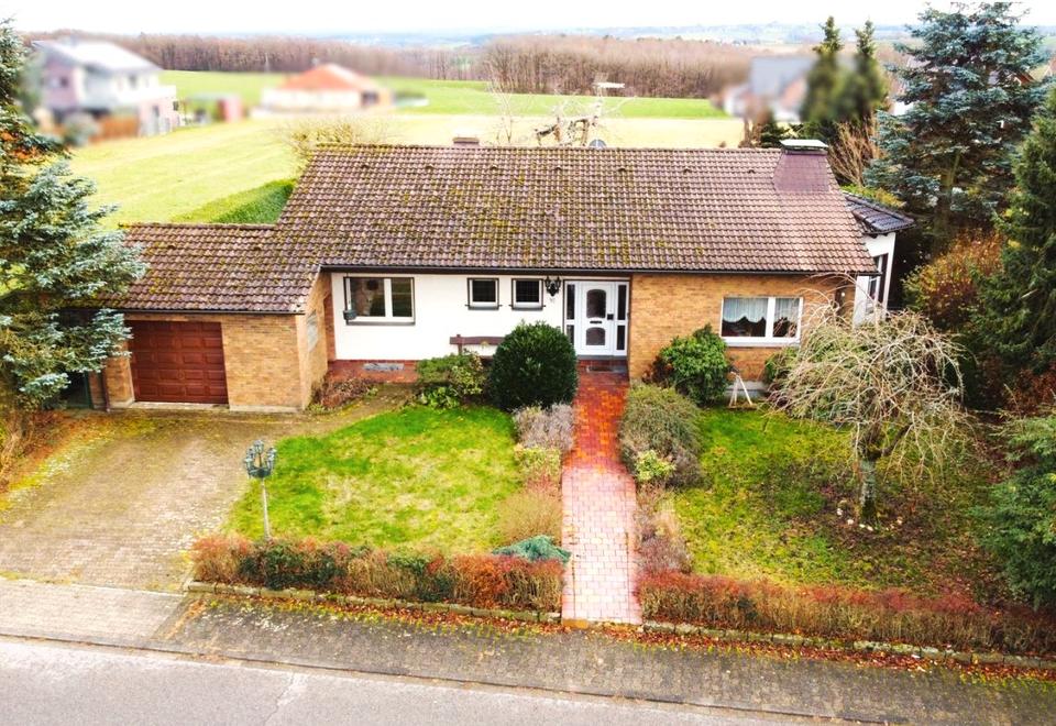 Thumbnail-Gepflegter Bungalow mit Südgarten und Weitblick + Ausbaupotenzial