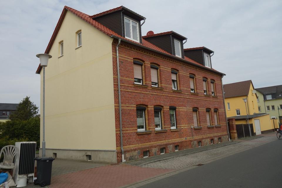 Thumbnail-renoviert-Laminat-Tgl.bad mit Wanne und Balkon