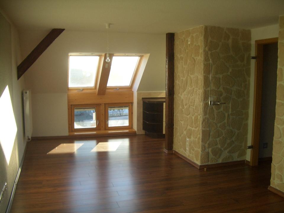 Thumbnail-gemütliche Dachwohnung in HDL ,Nähe Innenstadt, ruhige Lage