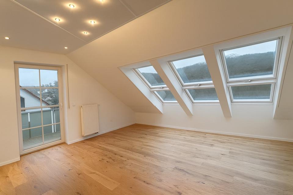 Thumbnail-Frisch renovierte 2-Zi-DG-Wohnung mit Balkon, Garten & Stellplatz