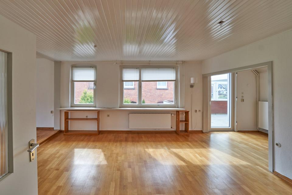 Thumbnail-Großzügig und hell 4-Zimmer 2 Balkone in ruhigem 2-Familienhaus