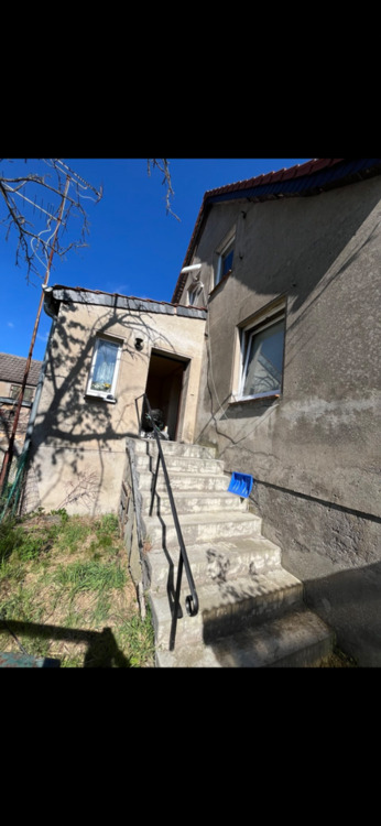 Thumbnail-Stark sanierungsbedürftiges Haus