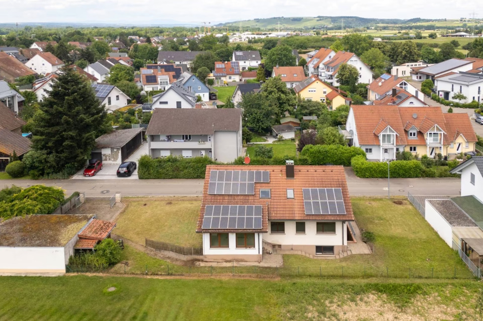 Thumbnail-2- Familienhaus mit Einliegerwohnung & Doppelgarage