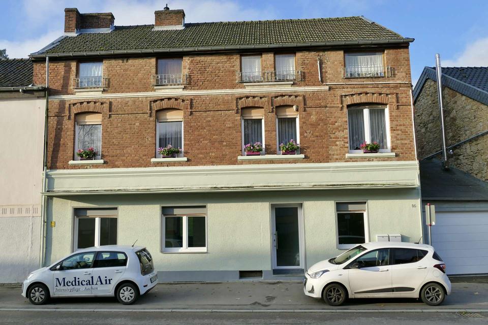 Thumbnail-Für Paare oder Singles: Modernisierte Wohnung mit Blick auf die Vicht