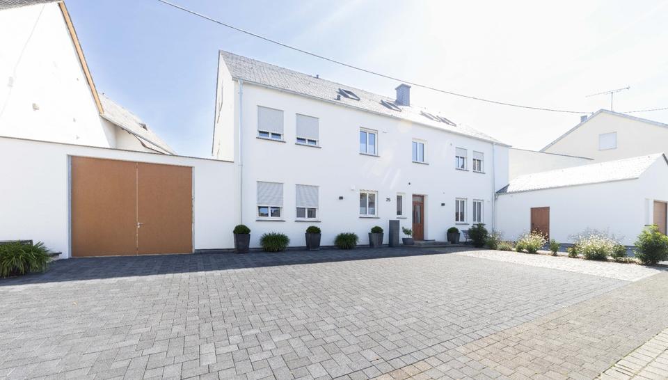 Thumbnail-Leiwen: Erstbezug - Hochwertig ausgestattete Dachgeschoss-Wohnung mit Weitblick!