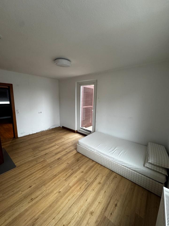 Thumbnail-90 m2 Wohnung mit Balkon in Siegelsbach