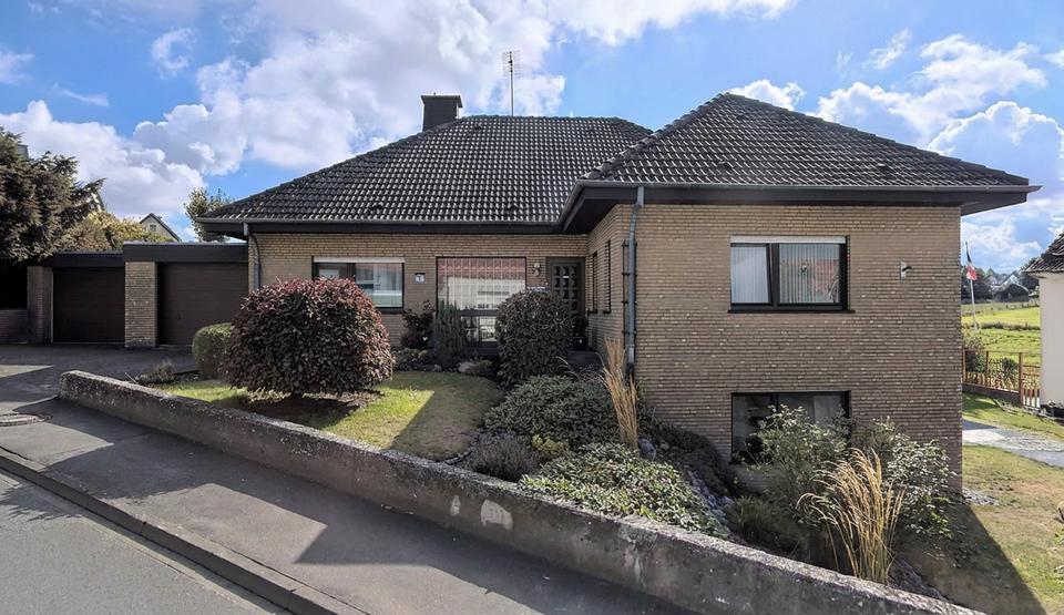 Thumbnail-Großer Bungalow mit Einliegerwohnung in ruhiger Lage