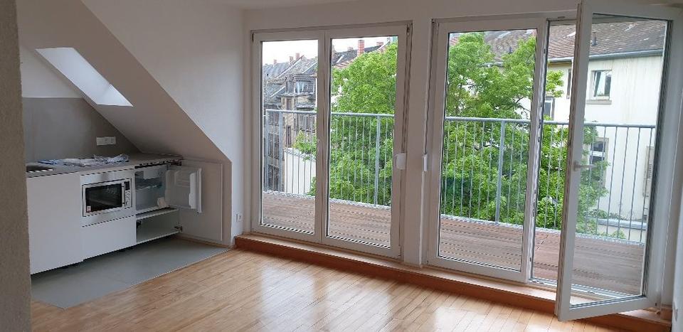 Thumbnail-Sanierte 1-Zimmer-DG-Wohnung mit großem Balkon