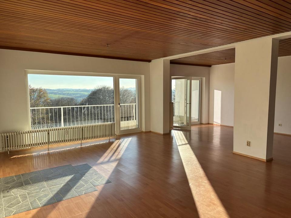 Thumbnail-Hennef-Höhenlage: Große 3-Zi-Whg., einzigartige Waldrandlage, Balkon mit Fernblick, Kaminanschluss