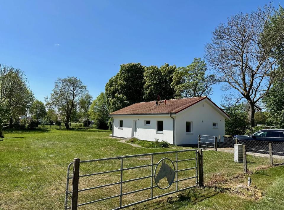 Thumbnail-Traumhaus auf Rügen mit großem Grundstück in Wassernähe