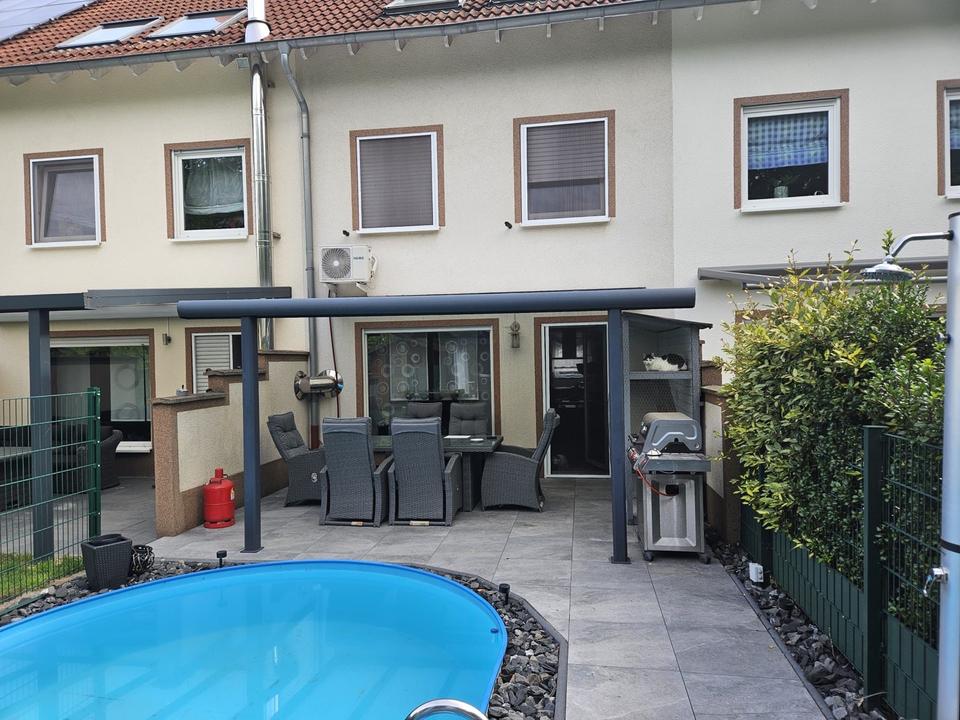 Thumbnail-Hier endet der Arbeitsalltag im Pool - RMH mit Bar, Kino & PV-Anl