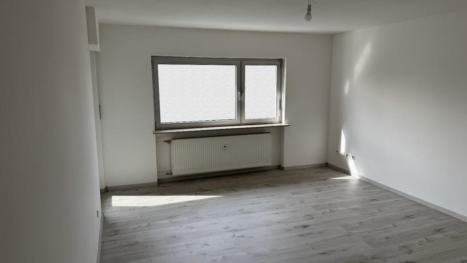 Thumbnail-Kernsanierte 4-ZKB-Wohnung (90 m²) in Großostheim: hell und ruhig