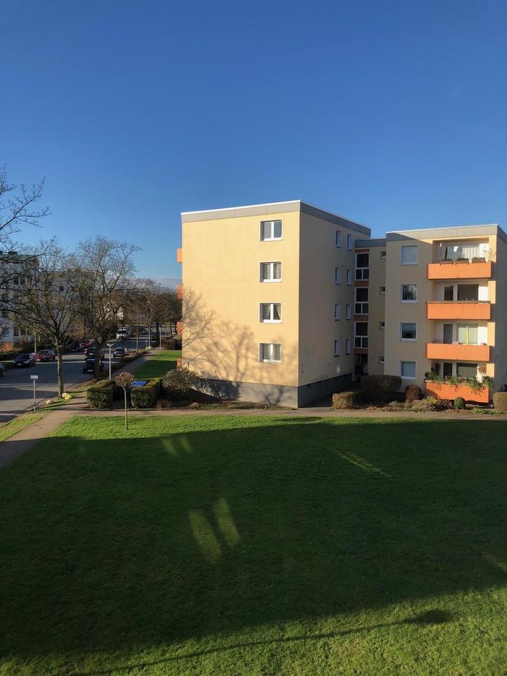 Thumbnail-helle, moderne 3-Zimmer-Wohnung mit Balkon und Blick über die Dächer Hamelns